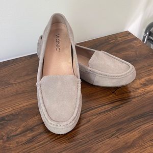 Vionic Womens Debbie Suede Loafer